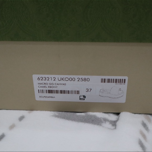 Bought as a gift and didn’t fit and too late to return - Picture 3 of 10
